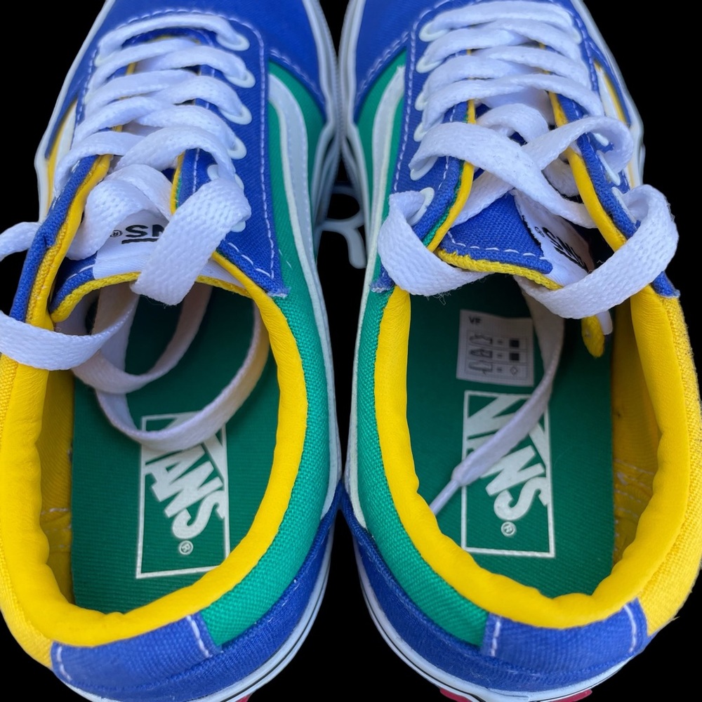 Vans - Picture 7 of 9